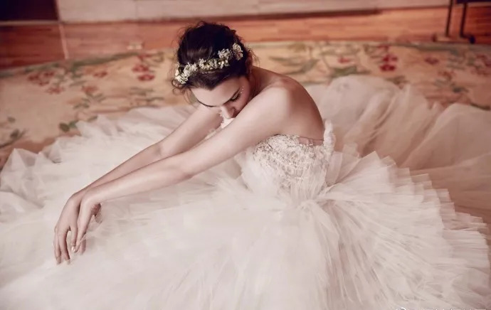 设计师兰玉婚纱设计,中国高定婚纱设计师