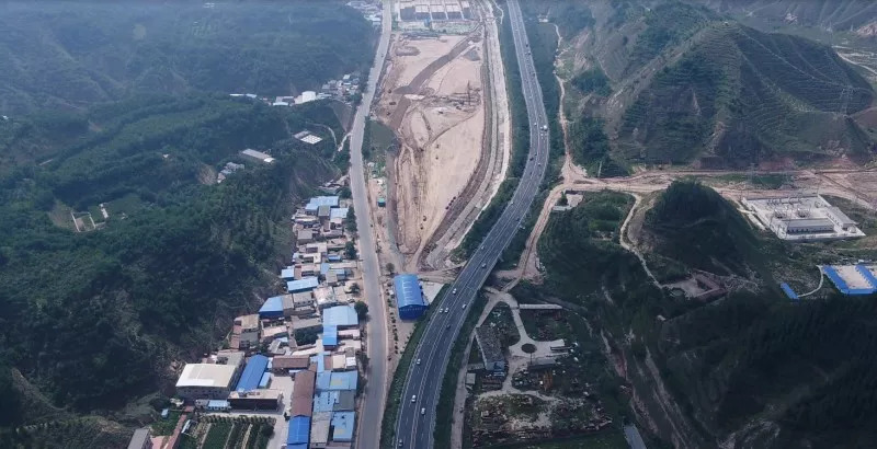 =190个足球场？！揭秘一带一路上的“客运长龙”和“陆港巨鲸”