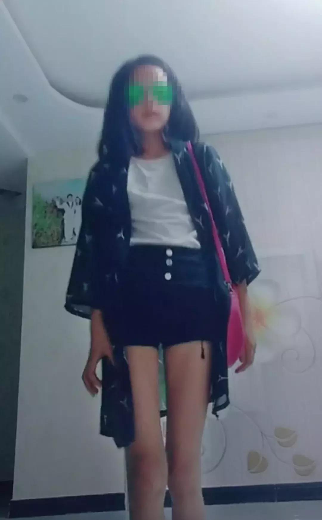 十几岁的小女孩浓妆艳抹,9岁少女浓妆艳抹