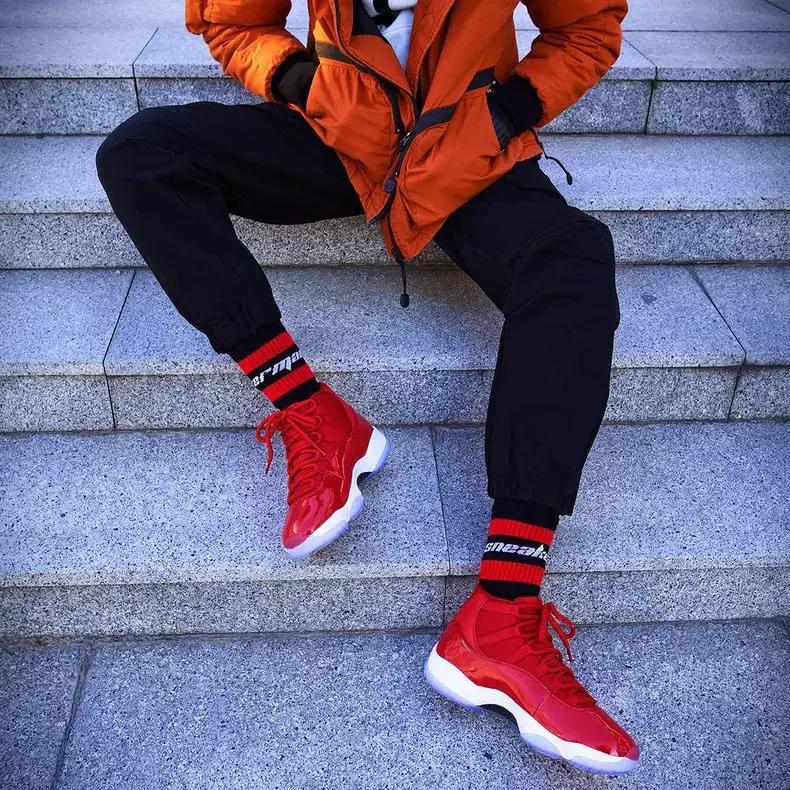 aj穿搭牛仔裤高街,aj配宽松牛仔裤好看吗