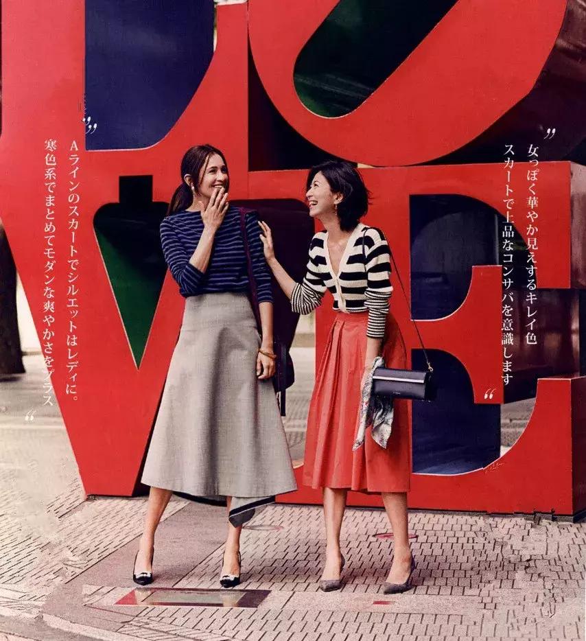 潮流穿搭适合的妆容,简单干净的穿搭和妆容