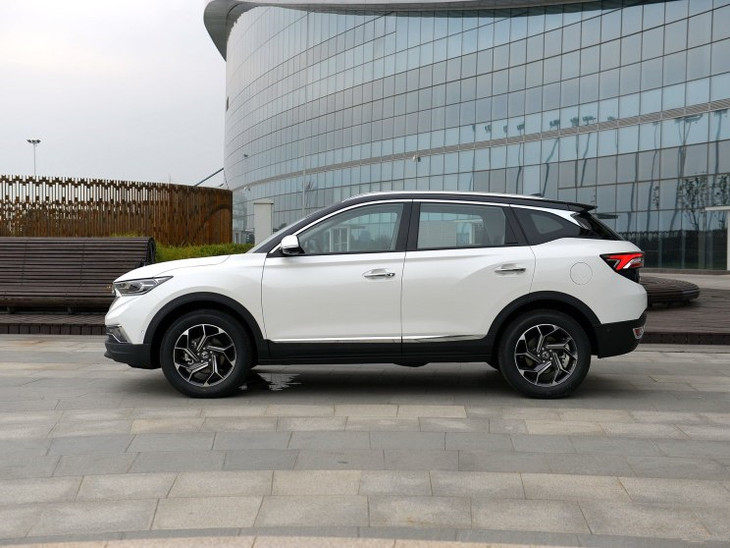 2019款风神ax7外观有几种颜色,2018新款东风风神ax7外观展示