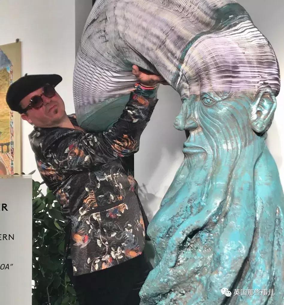 只爱恶作剧靠什么养家？他把所有东西变成纸捉弄人，这手艺简直了