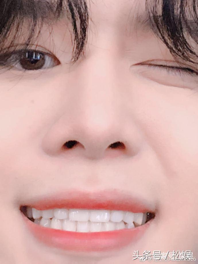 范丞丞闭麦完整版后台,范丞丞对镜子自拍高清图