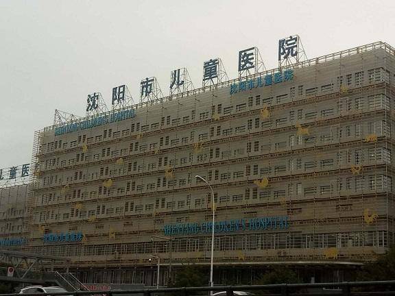 4岁儿童突犯病沈阳的哥连闯俩红灯送医乘客代缴罚款被婉拒