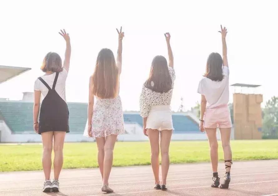 马上，这些年轻人要离开乐山！未来将属于他们……