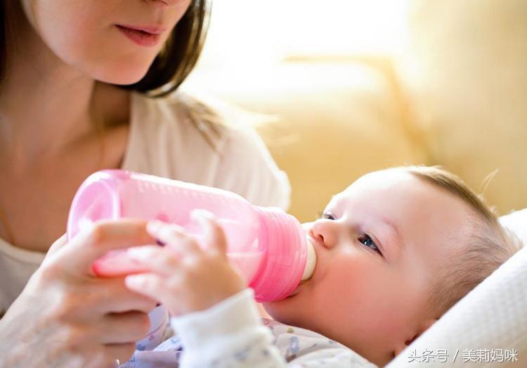 宝宝溢奶怎么处理最有效,婴儿溢奶最佳处理方法