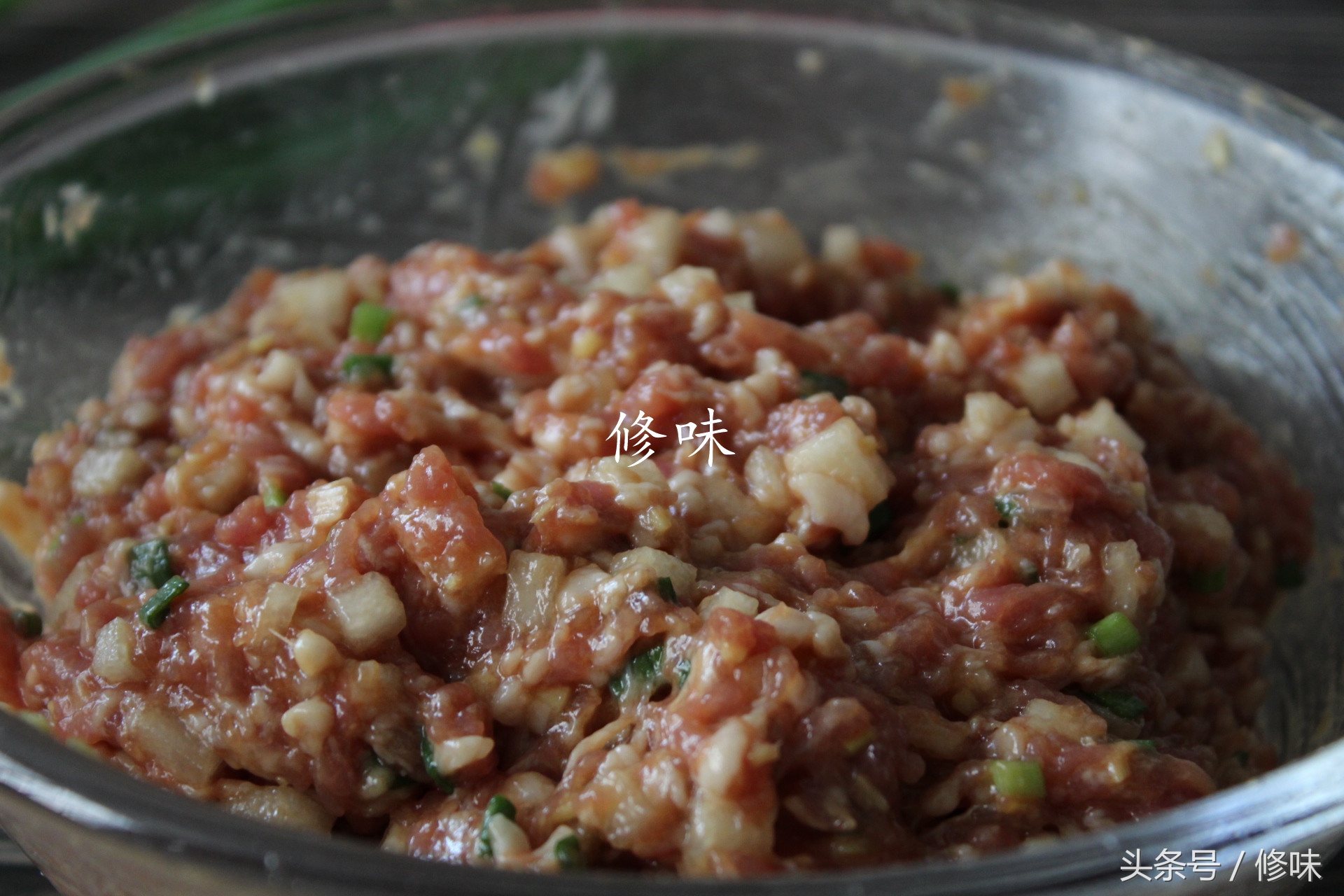 放马蹄的四喜丸子做法,四喜丸子放荸荠和馒头哪个好吃