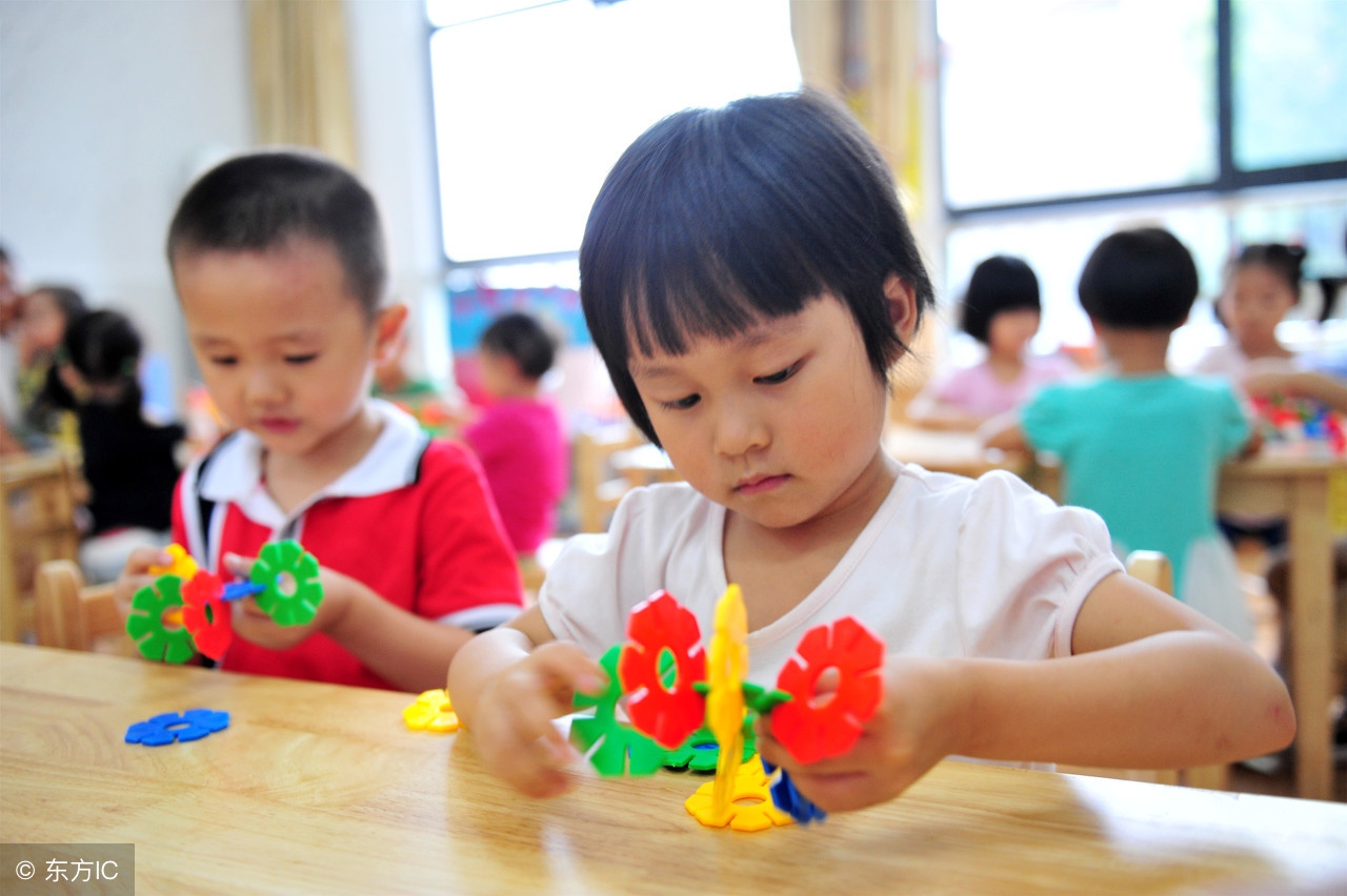 孩子在幼儿园表现很不错,孩子上幼儿园过得好吗