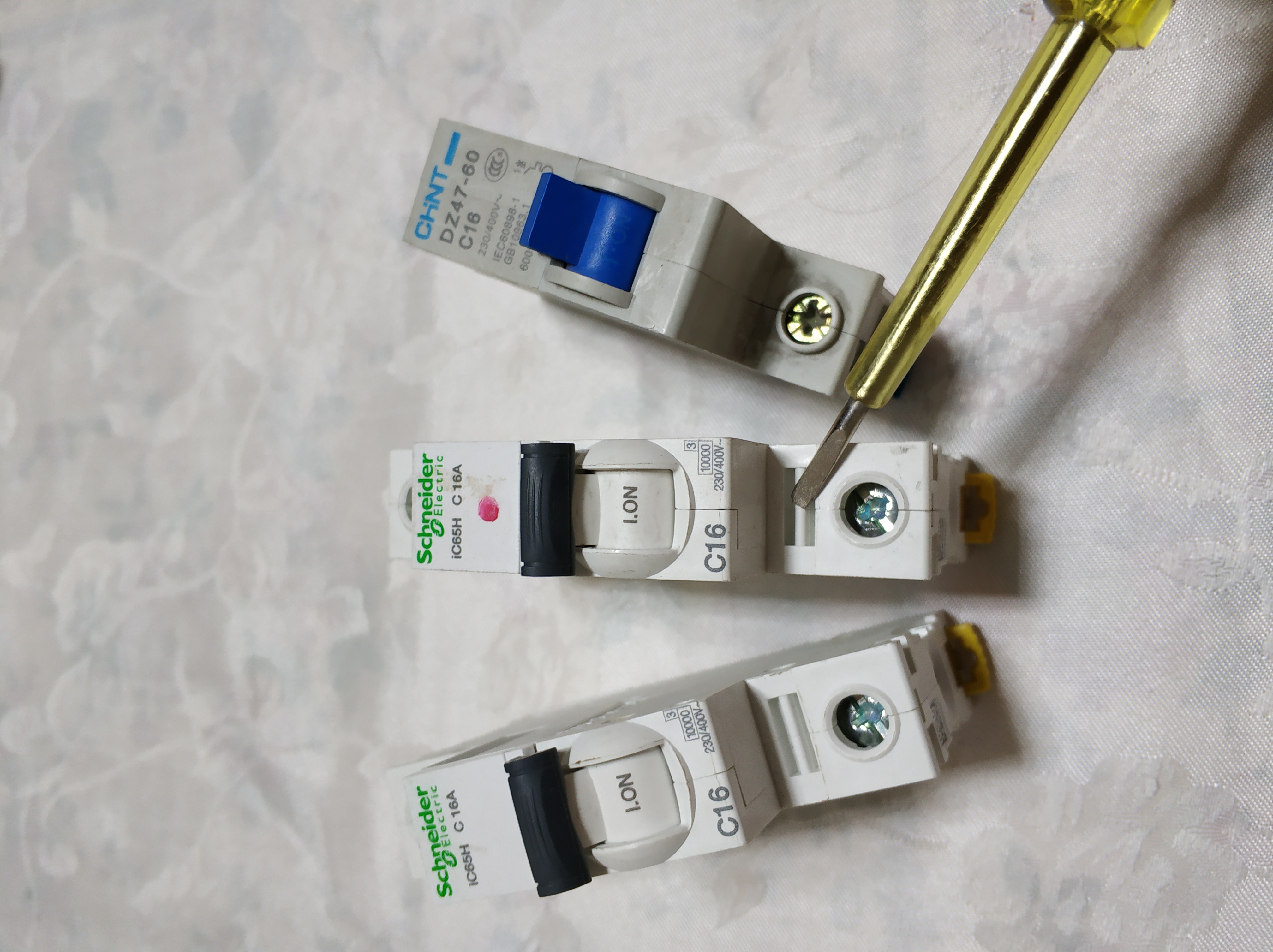 漏电保护器与1p空气开关接线方法,空气开关漏电保护器接线左零右火