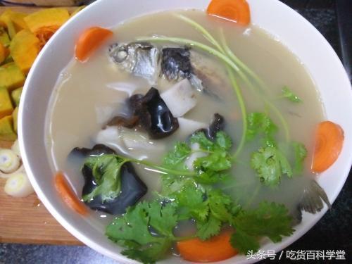 家常炖鲫鱼最正宗的做法,厨师说漏嘴