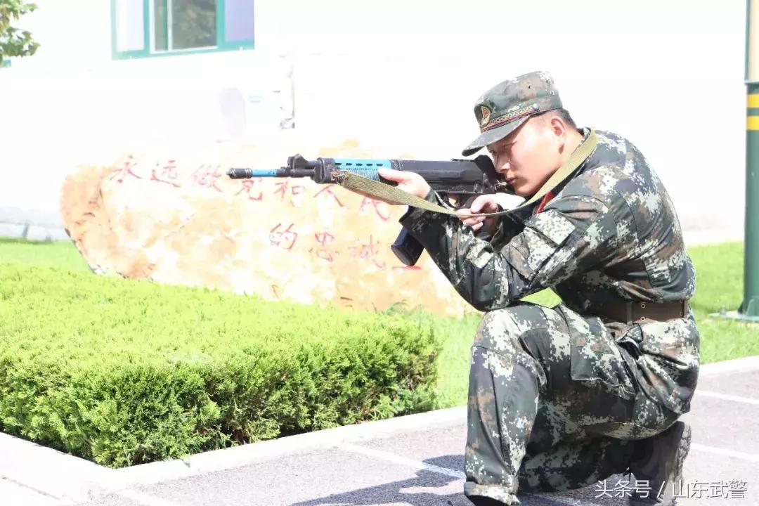 军营之星致敬英雄,退伍季老兵泪别迷彩青春