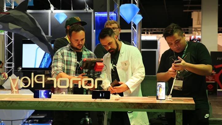 荣耀play活力版开箱,荣耀play活力版打游戏