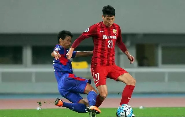 足球基本功训练零基础过人,训练足球技巧的视频