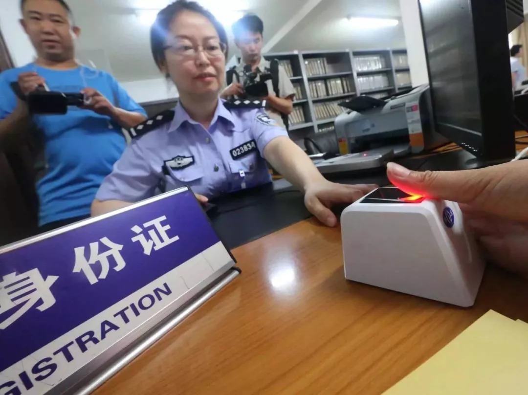 什么情况下可以拒绝警察查身份证,遇到警察查身份证你该怎么办