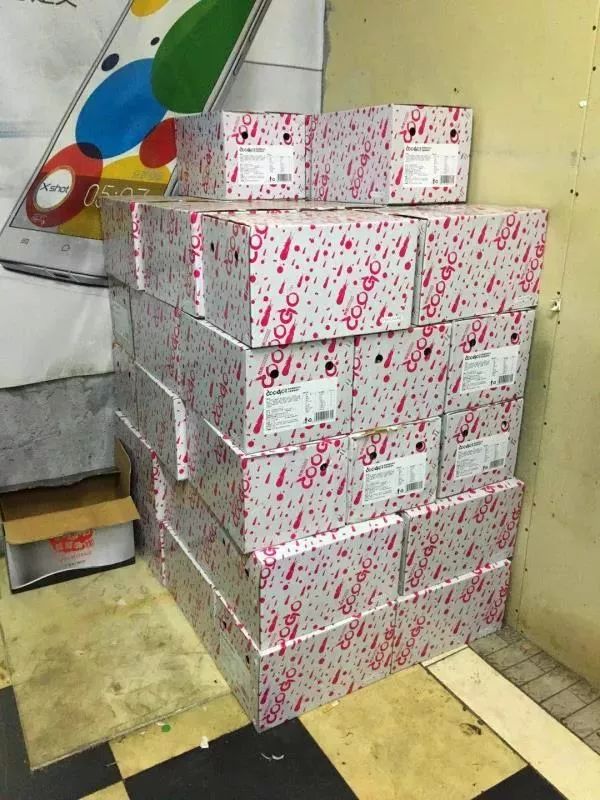 警惕毒品可能伪装成奶茶可乐,警惕伪装成彩虹糖浴盐邮票的毒品