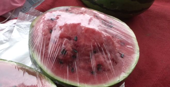 孩子吃了冰箱的西瓜吐了两次,孩子吃西瓜吐了一夜