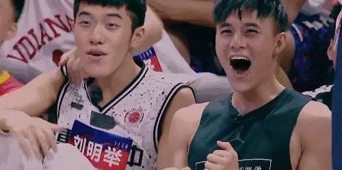 为什么李易峰话题度那么高,李易峰和粉丝相爱相杀的瞬间