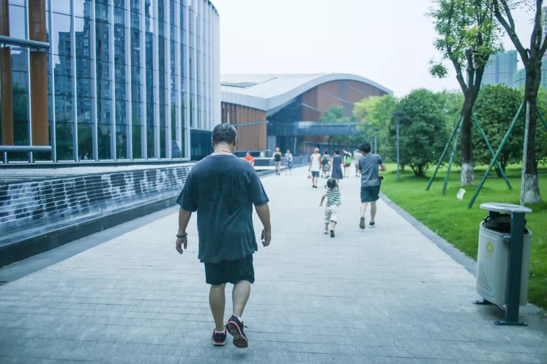 映象青白江｜汗流浃背才快活！傍晚的文体中心有最活力激情的一面！