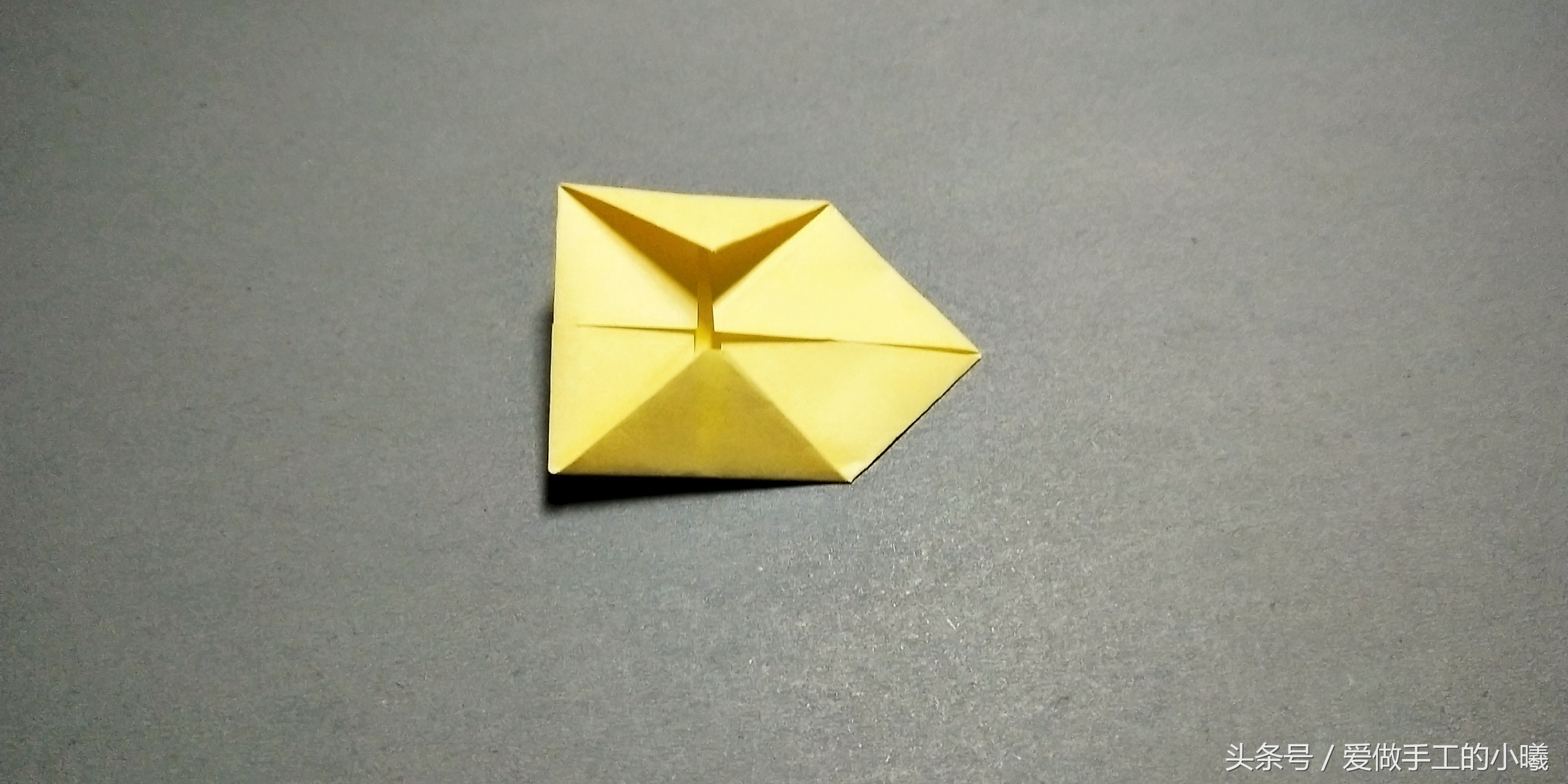 如何用纸折一个伤害超大的飞镖,用纸折最简单的飞镖超级酷