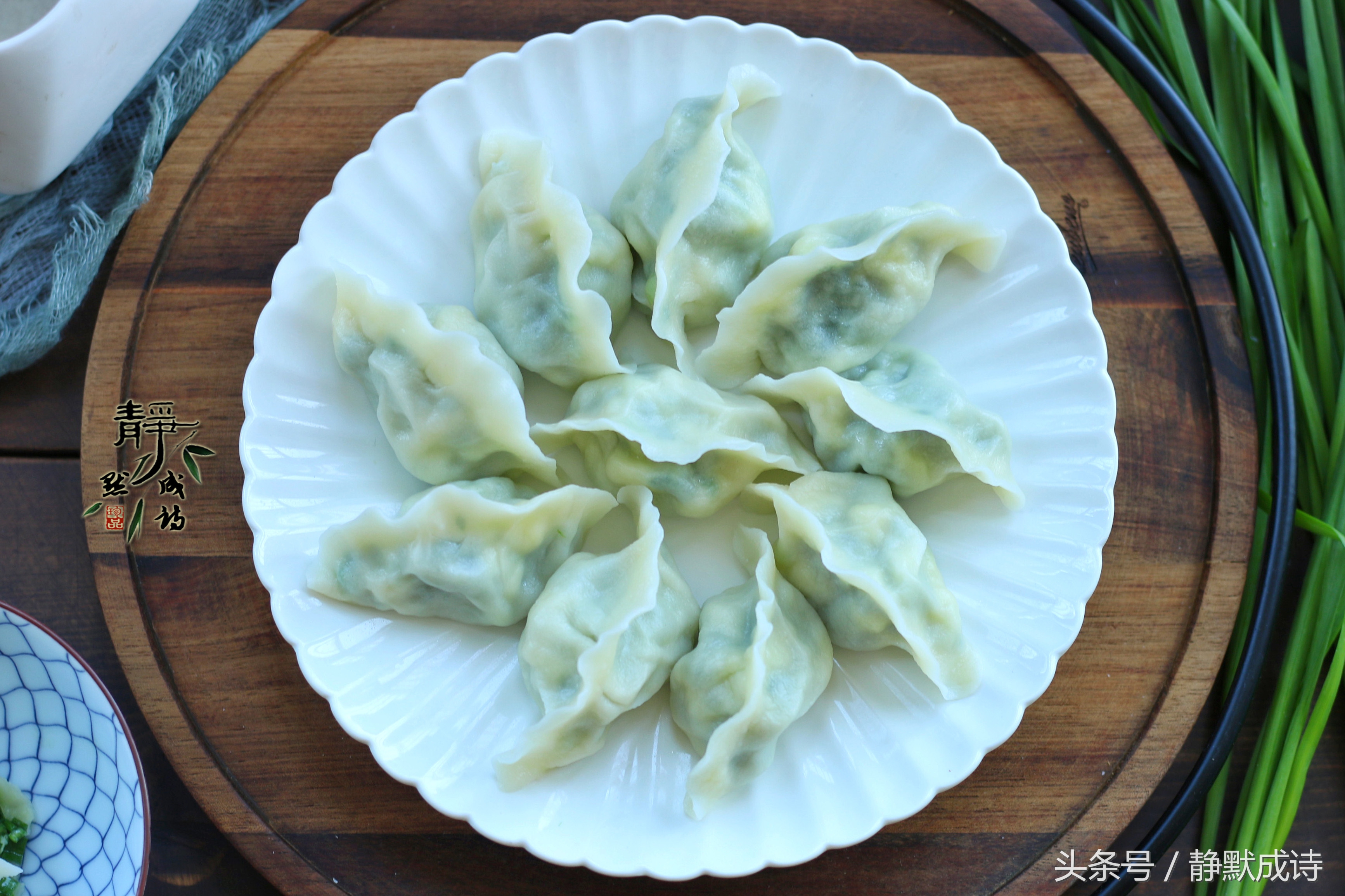 鸡蛋韭菜饺子怎样调馅使韭菜更鲜,包韭菜馅饺子有哪些步骤