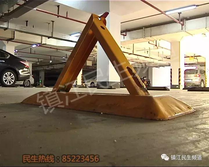 镇江这个小区没车位的业主车子不让进？物业：我们可没有强买强卖