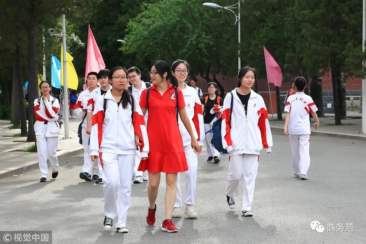 杭州小学校服报价,杭州小学校服1000块