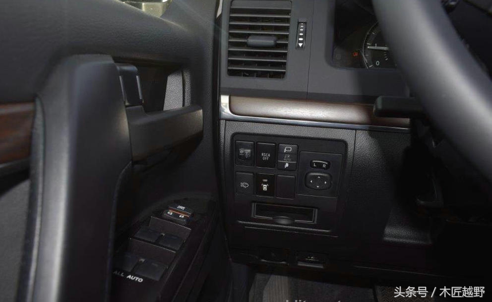 亚瑟王神剑版柴油D4DV8陆巡——欧版最顶配