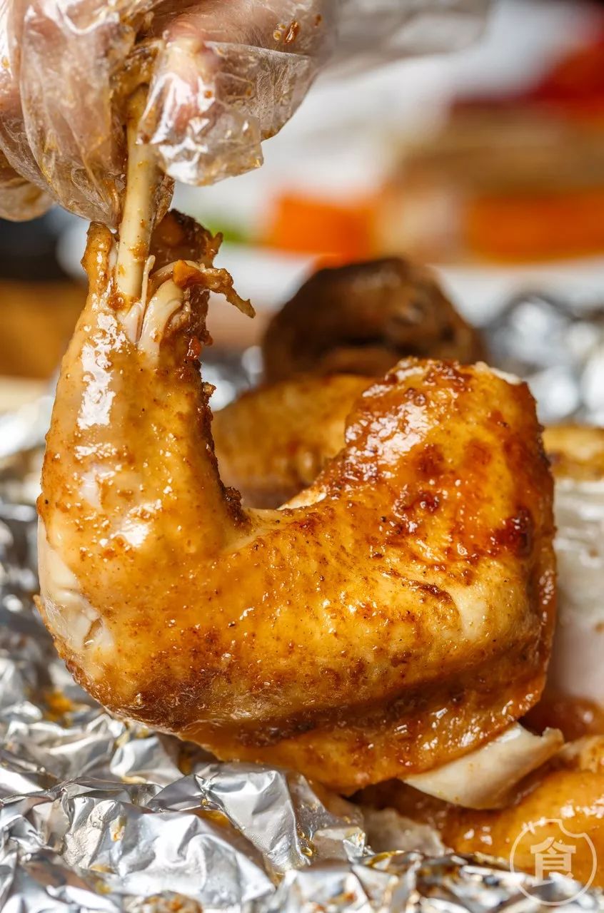 酸嫩滑的窑鸡,皮脆肉嫩爆汁烧鸡出炉