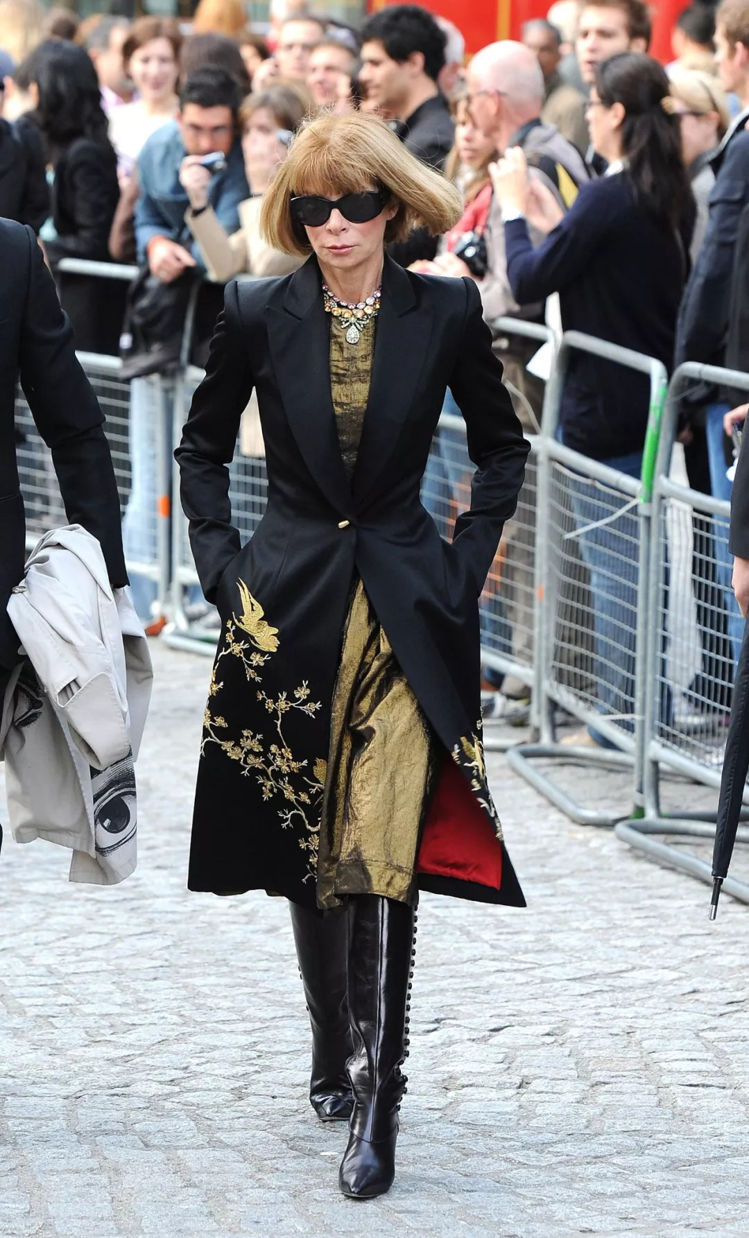 alexandermcqueen代表作品,alexandermcqueen是高定吗