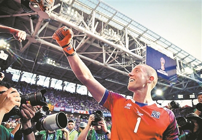 门将阿利松低级失误,冰岛门将有多猛