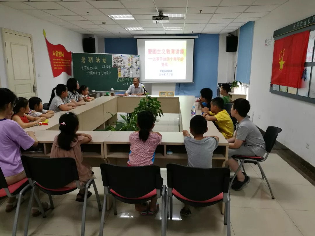 2018秋季大片《开学》即将全国上映，你的社区活动记录单领（qiāo）取（zhāng）了吗？