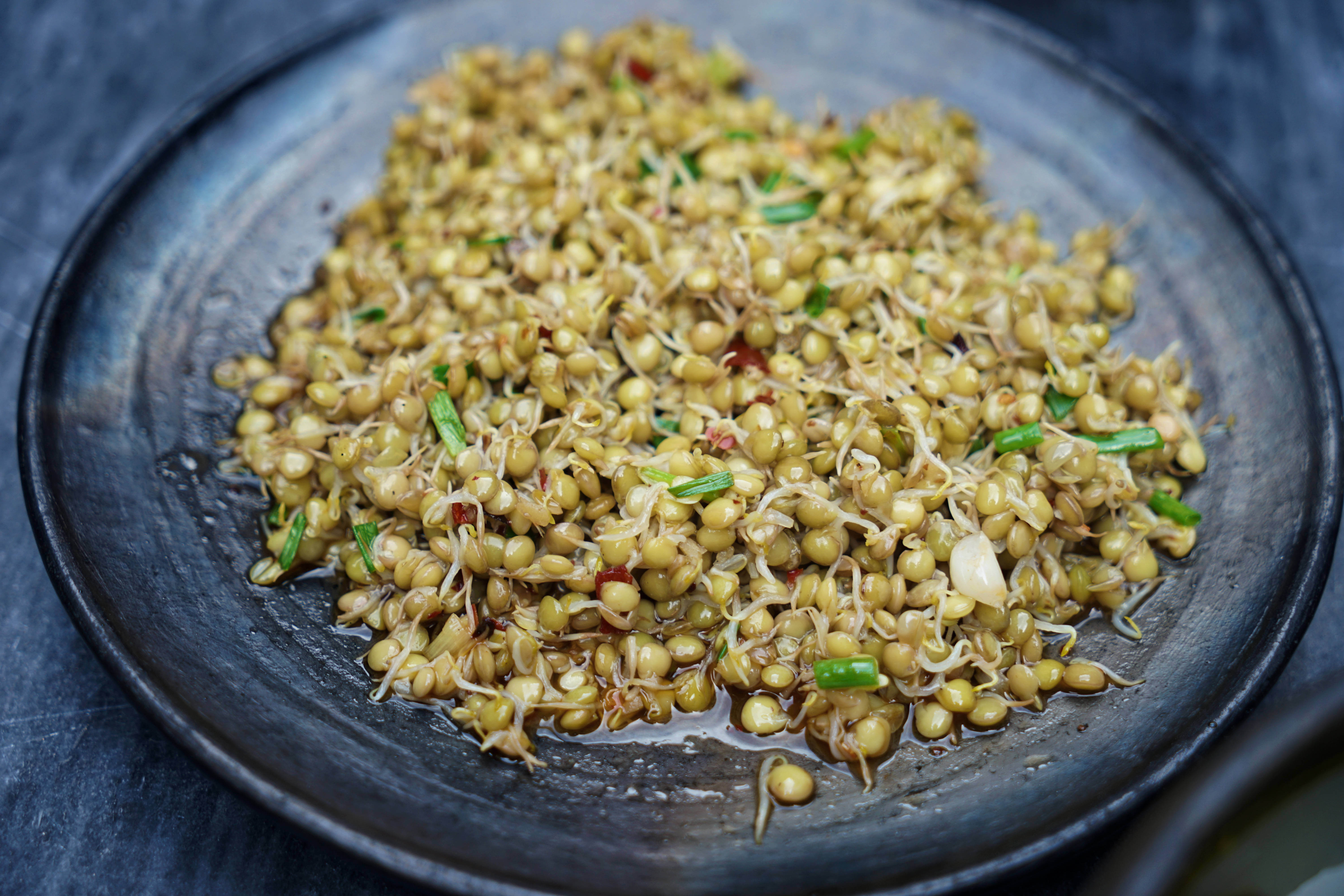 黑陶的前世今生：5000年古文明技艺把泥土炼成“黑金”