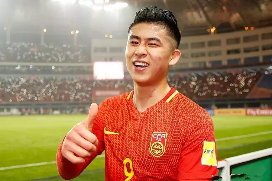 荷甲球队签下捷克国脚，国足前锋又一次沦为了千年替补！