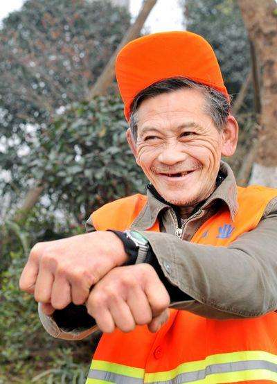 铜锁打工乐在人间