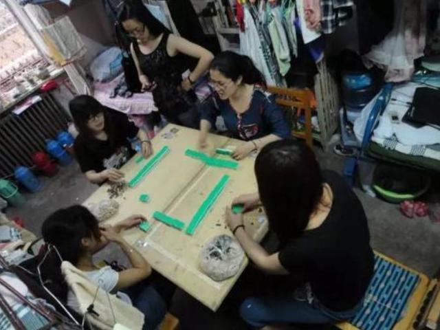 大学宿舍生活日常女孩,女生大学宿舍生活真实