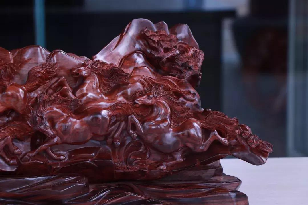 如得这件海南黄花梨“八骏图”，马到功成，飞黄腾达