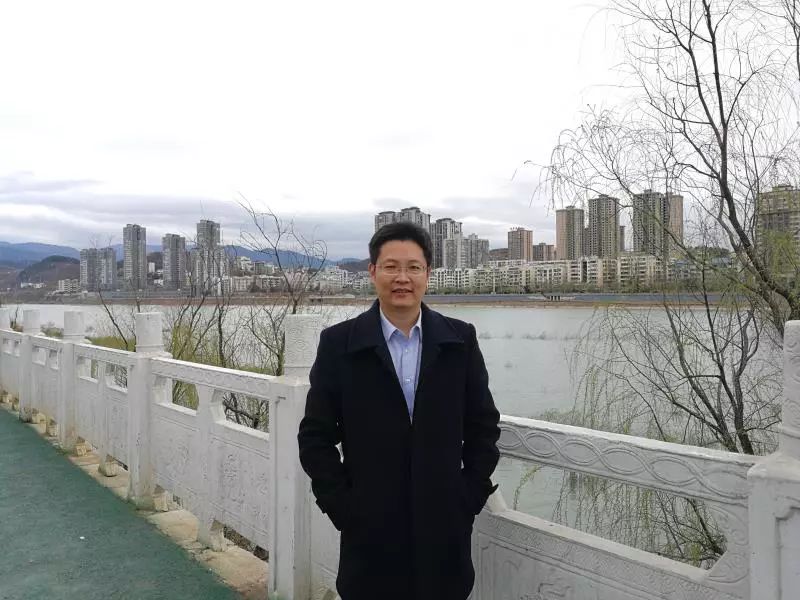 企业家诗人｜杨克明：山川形胜帝王气，儒道斯文邹鲁风