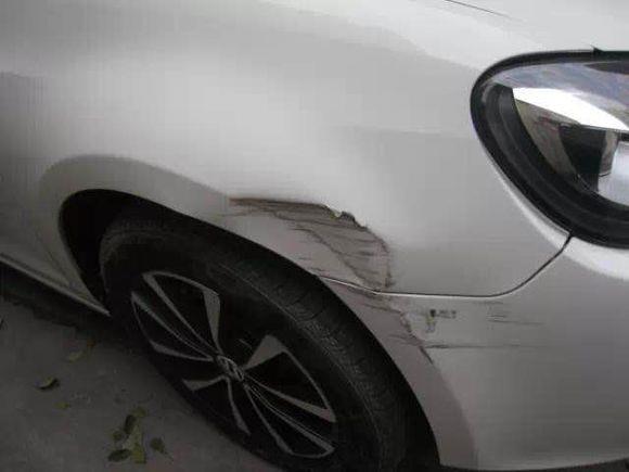 对方全责刮蹭走保险还是私了划算,车被刮了对方想私了如何索要赔偿