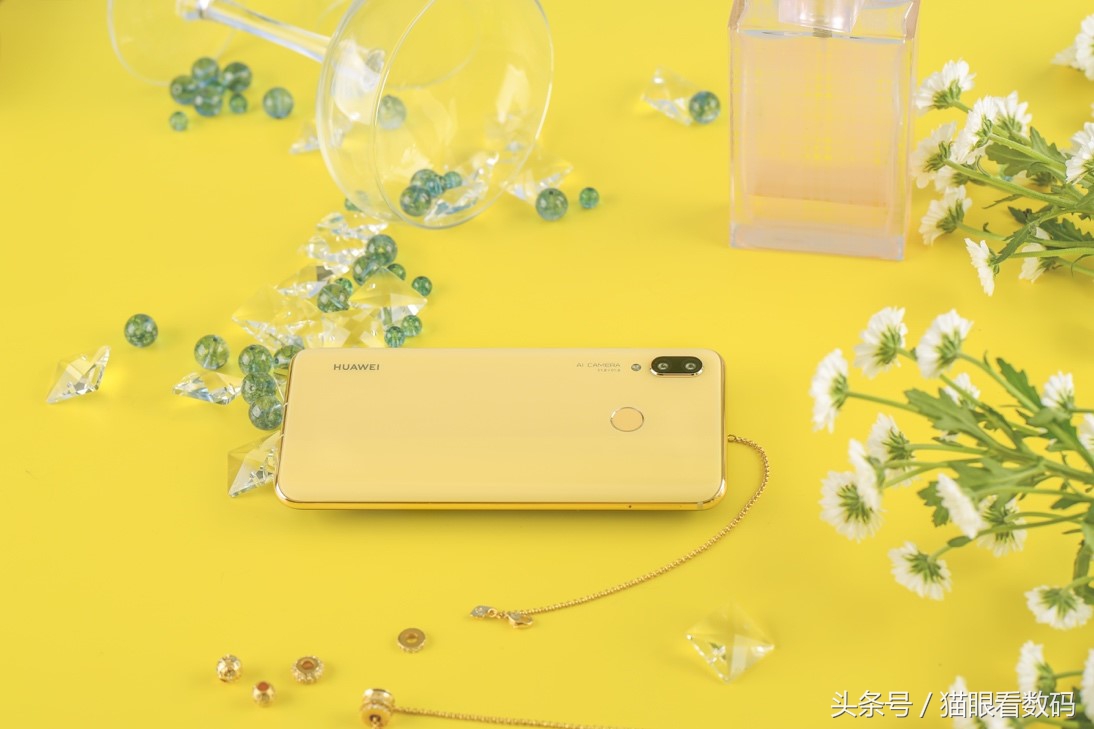 易烊千玺至今穿了多少套高定,易烊千玺最近又要和什么品牌联名