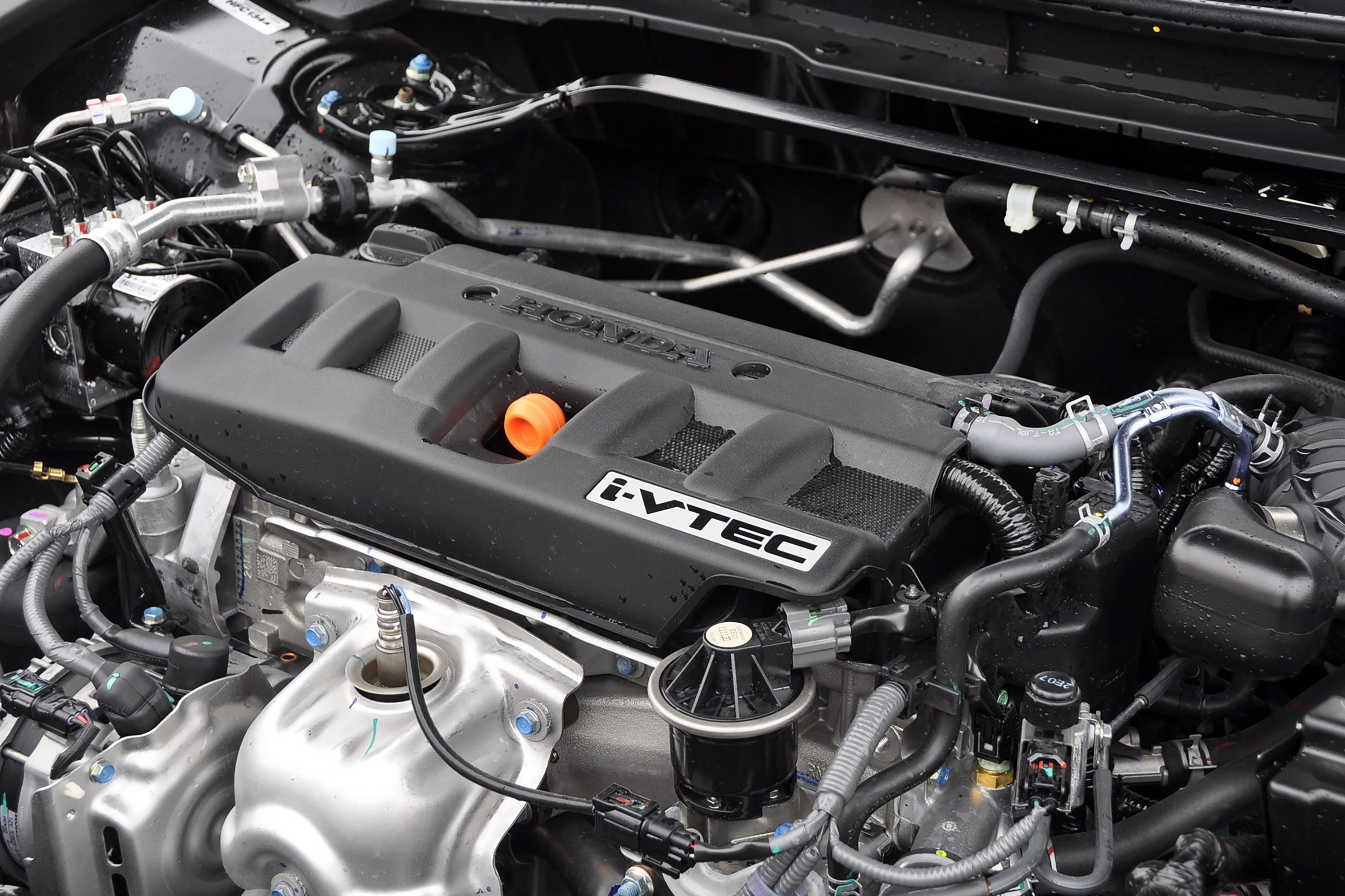 二手思铂睿和皇冠哪个更值得买,17年思铂睿2.0二手多少钱