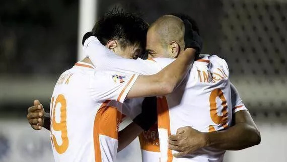 杨旭鲁能足球视频,鲁能备战亚泰杨旭重回一线队