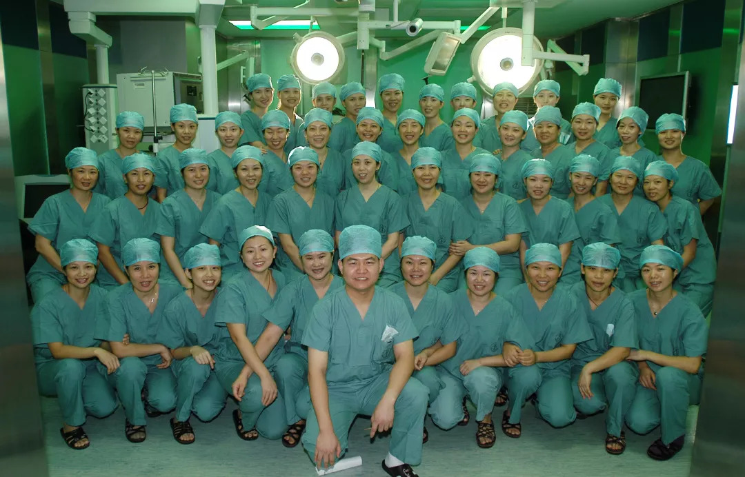 辣眼睛！我是个男护士，上班第一周，女病人就喊我帮她洗那里……