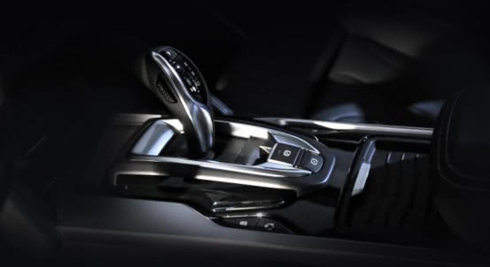 只因牵手北京时装周，华晨中华V7闪耀成都车展？