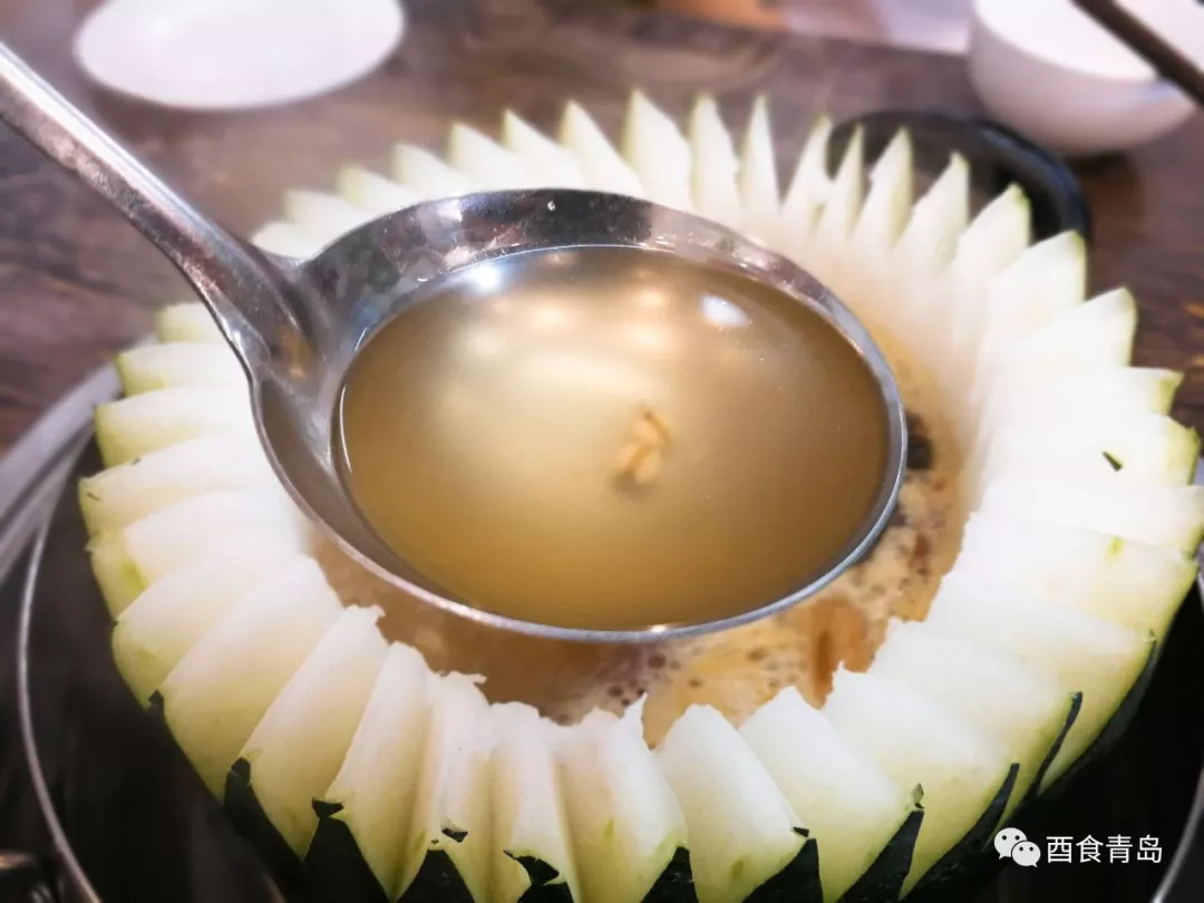 念念不忘的一家青岛粤菜餐厅,冬瓜锅涮清远鸡,连锅都能吃