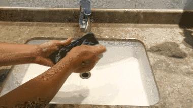 再也不怕碎屏、进水！这手机埋土里、放锅里煮都能用，网友：过瘾