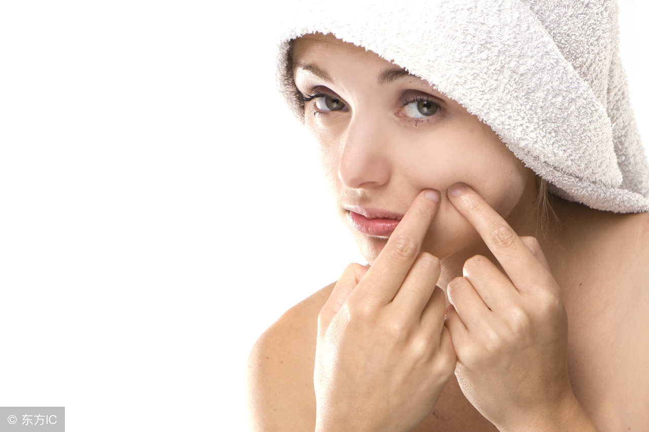 脸上红色痘印怎么快速去除,胸前有痘印怎么快速的去除