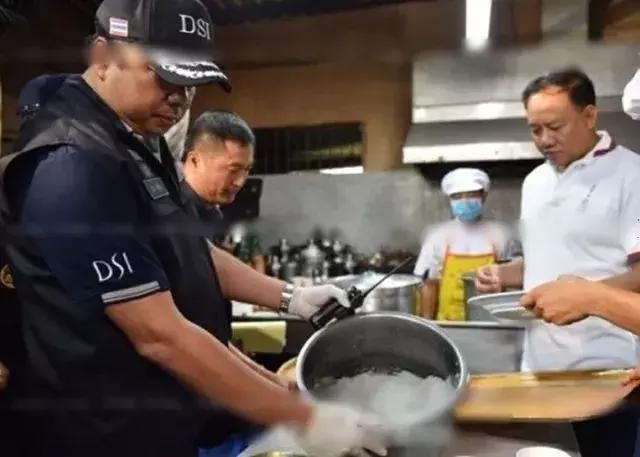 国外免税店专坑中国人：反正他们人傻钱多，太好骗！