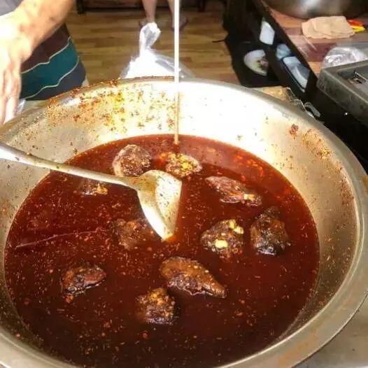 一天卖200个兔头,一天卖出1000只鸡