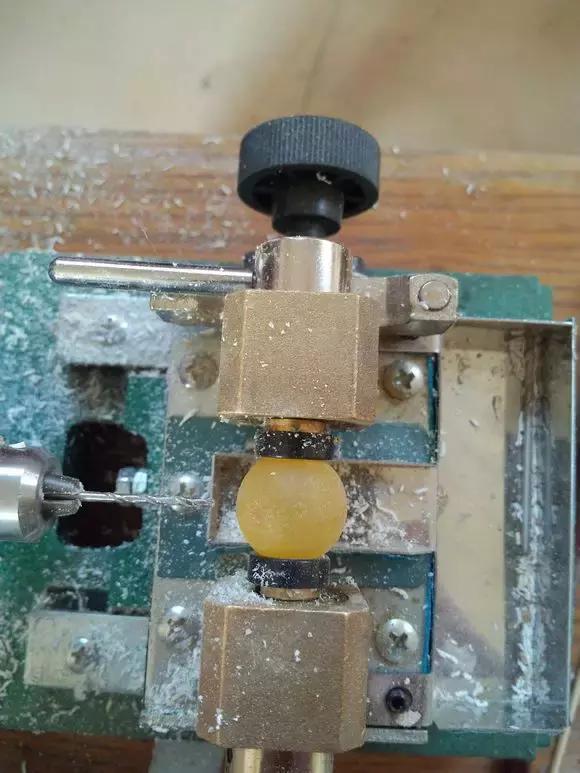 蜜蜡打磨教程戒面,蜜蜡圆珠怎么打磨成桶珠